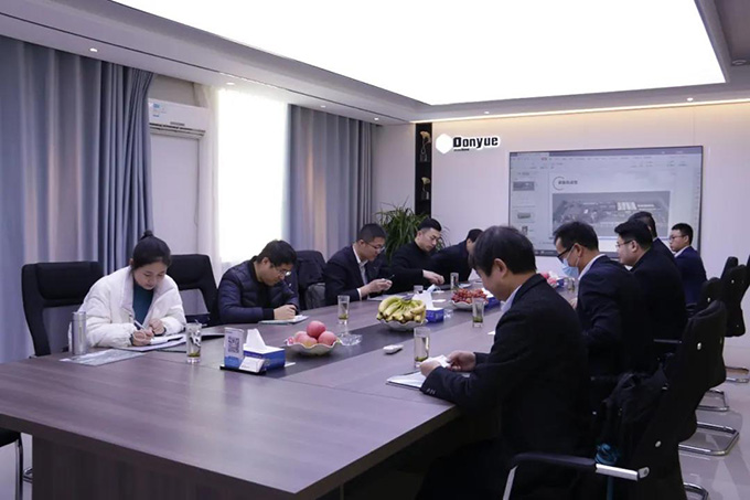 深圳證券交易所北方中心領(lǐng)導蒞臨東岳機械調研指導工作